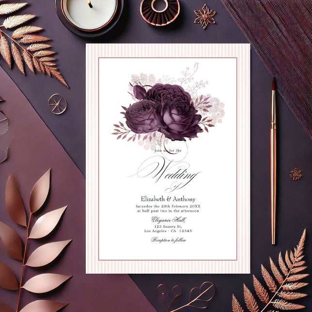 Elegante Dunkle Lila und Rose Goldflorale Hochzeit Einladung (Elegant Dark Purple and Rose Gold Floral Wedding Invitation)