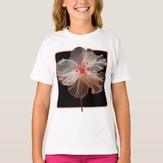 Elegante durchsichtige Blume auf schwarz T-Shirt