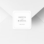 Elegante, einfache Typografie, Schwarz-Weiß-Hochze Quadratischer Aufkleber<br><div class="desc">Moderne minimalistische Hochzeitseinladung Umschlag Aufkleber oder Gunst Packaufkleber mit einem stilvollen,  schicken,  trendigen Kalligrafieschrift mit abgerundeten Ecken Rahmen.                       Einfach mit Ihren Daten personalisieren! Geeignet für formelle,  schwarze Krawatte-neutrale,  formale oder klassische romantische Hochzeiten.                 Bitte beachten Sie,  dass die Hintergrundfarbe an Ihre Hochzeitfarbe angepasst werden kann.</div>