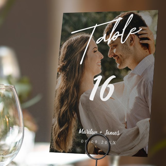 Elegante Einfachheit: Modernes, diagonales Foto Tischnummer (Von Creator hochgeladen)