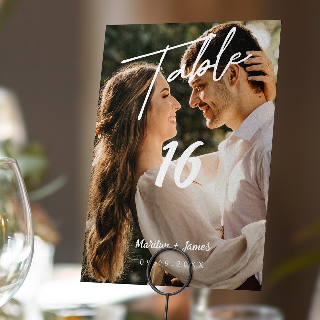 Elegante Einfachheit: Modernes Minimales Foto Hoch Tischnummer (Von Creator hochgeladen)