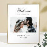 Elegante Engagement für moderne Fotos Willkommen Poster<br><div class="desc">Dieses schlicht elegante Foto Hochzeitskonzert Begrüßungsschild-Vorlage verfügt über ein knackiges, modernes Design mit einem klassischen Flair. Passen Sie es mit Ihrem bevorzugten Foto an und machen Sie es einzigartig! Sie können den Schriftart und die Farbe des Textes ändern, um Ihren Geschmack zu Anzug. Und bitte Karo unsere Hochzeitsempfangskollektion für auffallendere...</div>