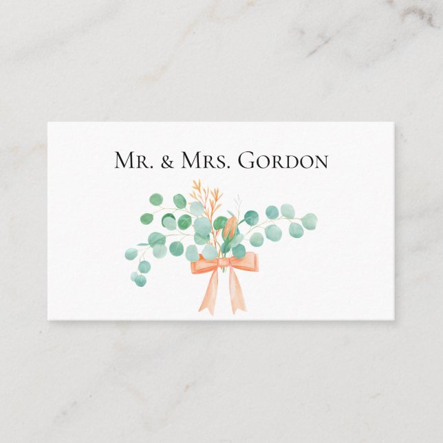 Elegante Eukalyptus Green Peach Floral Escort Card Platzkarte (Vorderseite)