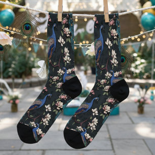Elegante, fast schwarze Friedenstruppen und Magnol Socken