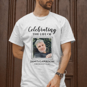 Elegante Feier des Lebens mit Foto-Gedenkstätte T-Shirt