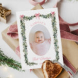 Elegante First Christmas Baby Girl Foto Card Karte<br><div class="desc">Feiern Sie das erste Weihnachtsfest Ihres kleinen Mädchens mit dieser eleganten Fotokarte mit Ihrem Lieblingsbild. Ein zeitloses,  leicht zu personalisierendes Design mit Namen,  Jahr und besonderen Botschaften. Pair es mit mehr passenden Gegenständen in unserer Sammlung.</div>