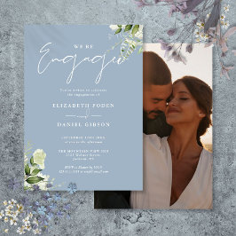Elegante floral Dusty Blue Foto Engagement Party Einladung