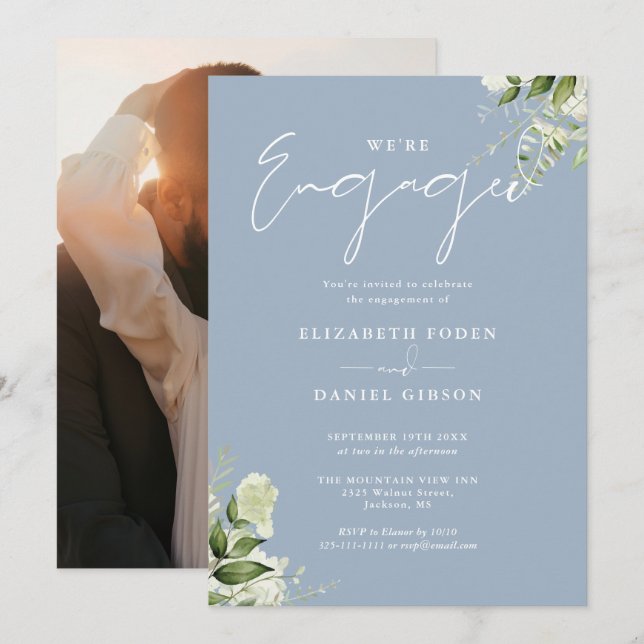 Elegante floral Dusty Blue Foto Engagement Party Einladung (Vorne/Hinten)