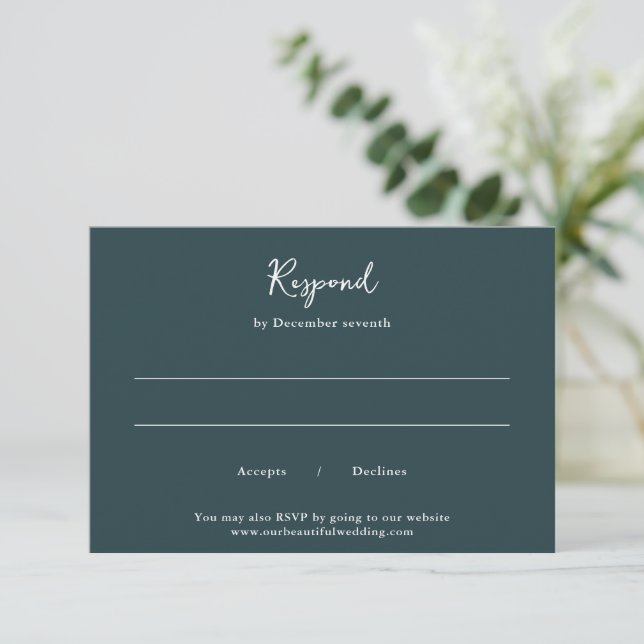 Elegante Forest Green Clean Wedding RSVP Karte (Stehend Vorderseite)