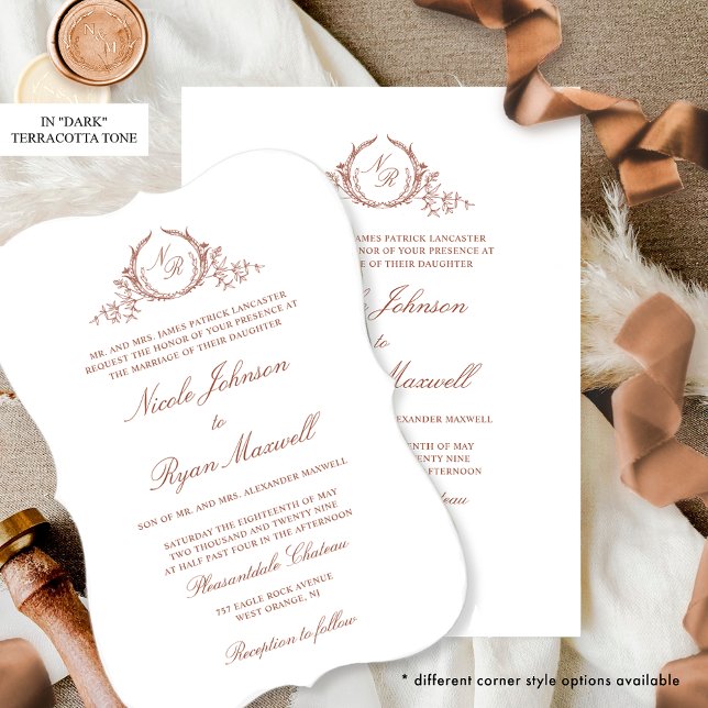 Elegante formale Monogram Dark Terracotta Wedding Einladung (Von Creator hochgeladen)