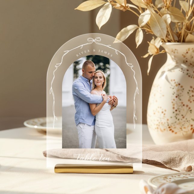 Elegante Foto-Bogen- und Band-Hochzeitstisch-Numme Acryleinladungen (Arch Photo Blue Bow & Ribbon Wedding Table Number)
