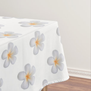 Elegante Frangipani Plumeria Blume auf Weiß Tischdecke