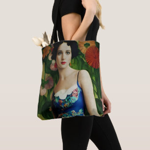 Elegante Frau im Art Deco-Stil mit großen Blumen K
