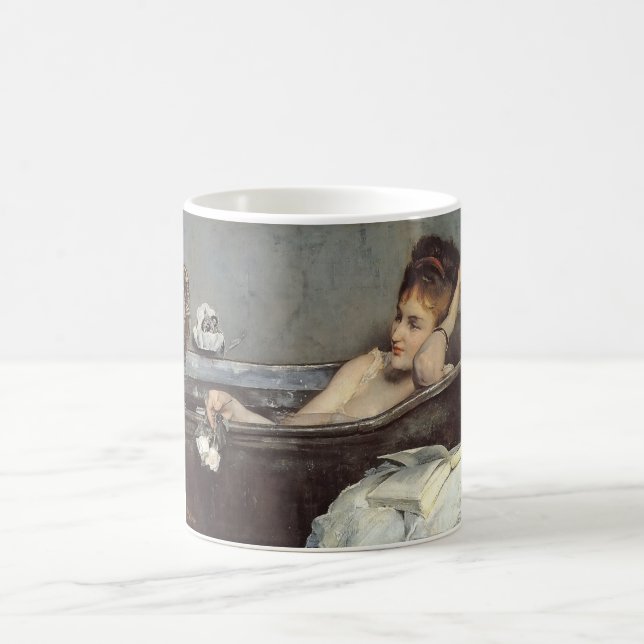 Elegante Frau im Bad (von Alfred Stevens) Kaffeetasse (Mittel)