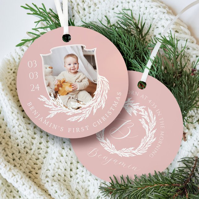 Elegante Garland Wreath Wappen Baby First Christma Ornament Aus Metall (Elegant Garland Wreath Crest Baby First Christmas Metal Ornament)