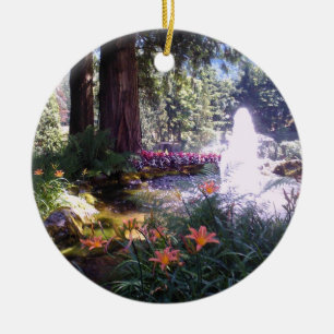 Elegante Gartenlandschaft mit Wasserbrunnen Keramikornament