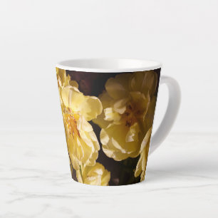Elegante gelbe Tulpen Blumen Milchtasse