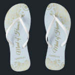 Elegante Gold Lace Trauzeugin Blass Blue Wedding Flip Flops<br><div class="desc">Diese wunderschönen Hochzeitskippen sind eine großartige Möglichkeit, Ihre Trauzeugin zu danken und zu erkennen, während sie gleichzeitig ihre Füße rette. Das elegante Design mit goldenen Spitzen-Frills auf einem blass pulverblauen Hintergrund und extravagant goldfarbenen Schriftzeichen. Der Test liest Trauzeugin mit ihrem Namen unten. Ein guter Weg, ihr zu danken, dass sie...</div>