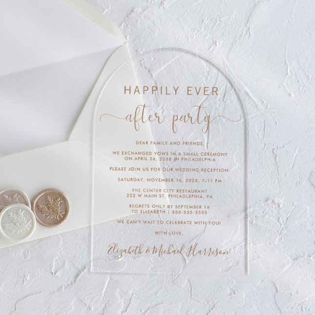 Elegante Gold Script Arch Wedding Reception Acryleinladungen (Start your forever with elegant arch-shaped acrylic invitations for a timeless Happily Ever After)