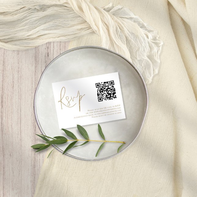 Elegante Gold Script QR Code Wedding RSVP Card Einladung (Elegant gold script and convenient QR code. Available digitally or printed.)