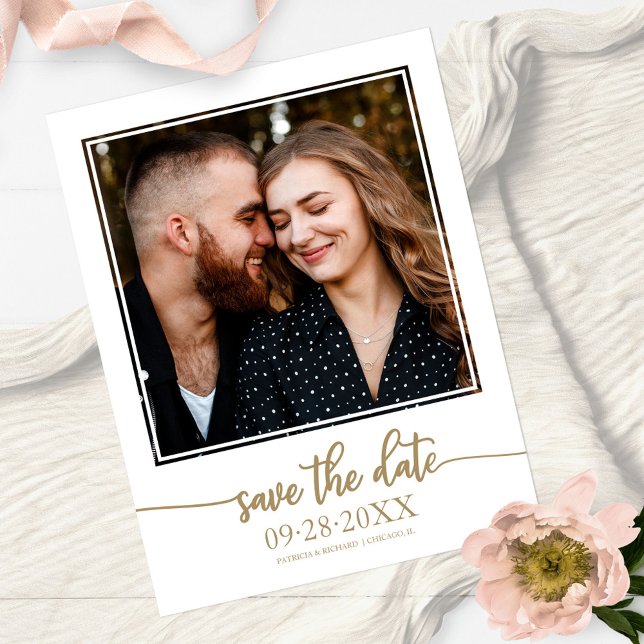 Elegante Gold Script Wedding Save the Date Foto Postkarte (Von Creator hochgeladen)