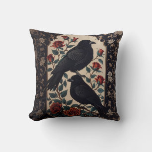 Elegante gotische Ravens mit Rose Kissen