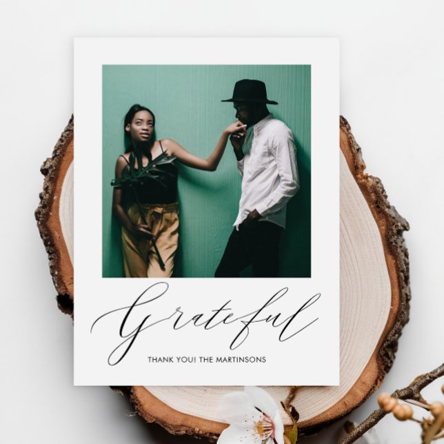 Elegante Grateful Script Foto Wedding Vielen Dank Postkarte (Von Creator hochgeladen)