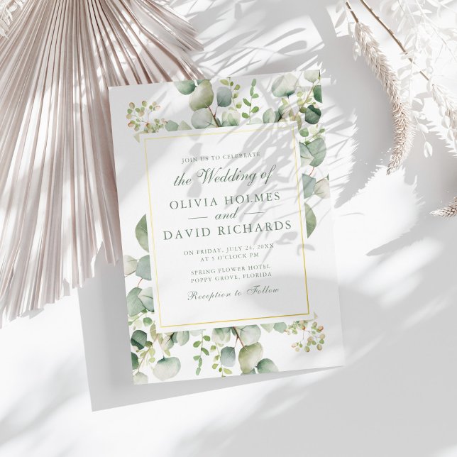 Elegante Grüne Eukalyptus Botanische Hochzeit Gold Folieneinladung (Elegant Greenery Eucalyptus Botanical Wedding Gold Foil Invitation on a sunny white table.)