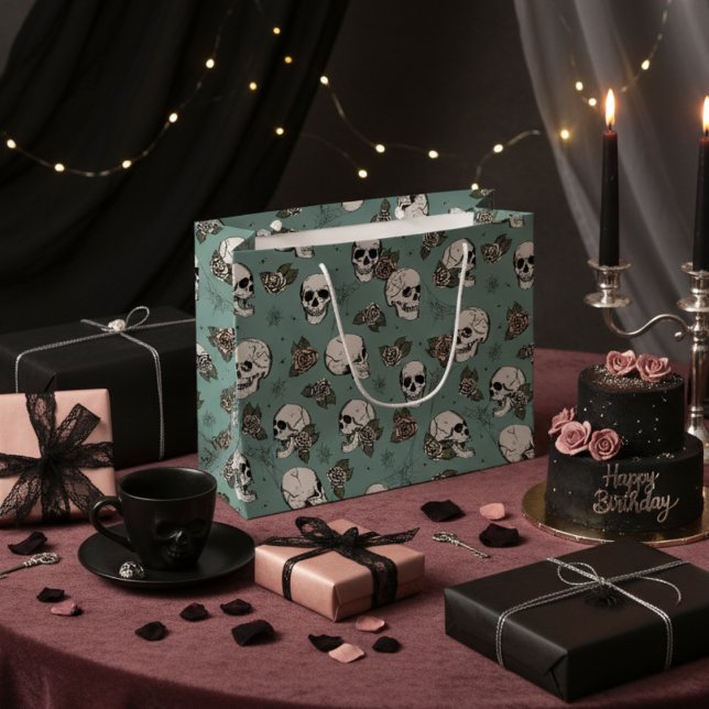 Elegante grüne Gotische Skulls und Rose Halloween Große Geschenktüte (Elegant Skull and Roses Gothic Halloween Gift Bags for Her. Gothic Chic Style. Floral Skulls Pattern)
