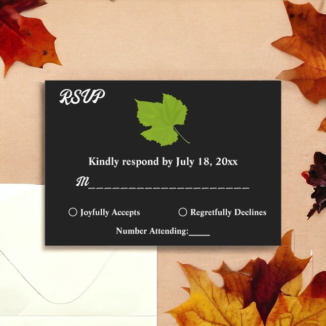 Elegante Grüne Herbstlaube Schwarze Flora Hochzeit RSVP Karte (Von Creator hochgeladen)