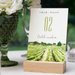 Elegante Grüne Weinkeller Weinkultur und Erde Wein Tischnummer<br><div class="desc">Rustikale Weinkellerei Weinberg Themenkollektion.- Es ist eine elegante Schrift Aquarell Illustration des Weingartens lebendig grün, perfekt für Ihre Weinberge Hochzeit in Urlaubsort & Partys. Es ist sehr einfach, mit Ihren persönlichen Daten zu personalisieren. Wenn Sie ein anderes passendes Produkt oder eine Anpassung benötigen, wenden Sie sich bitte per E-Mail an...</div>