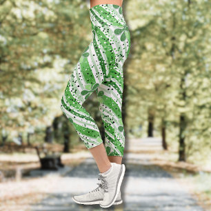 Elegante grüne weiße Streifen Shamrock Glitter Capri Leggings