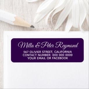 Elegante handgeschriebene Namen mit lila Adresse