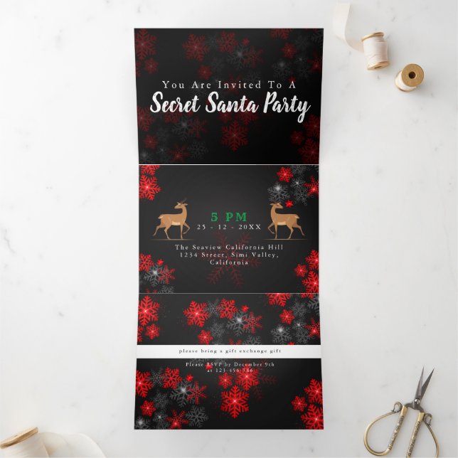 Elegante Ho Red Gray Snowflakes Weihnachten Dreifach Gefaltete Einladung (Innenseite)