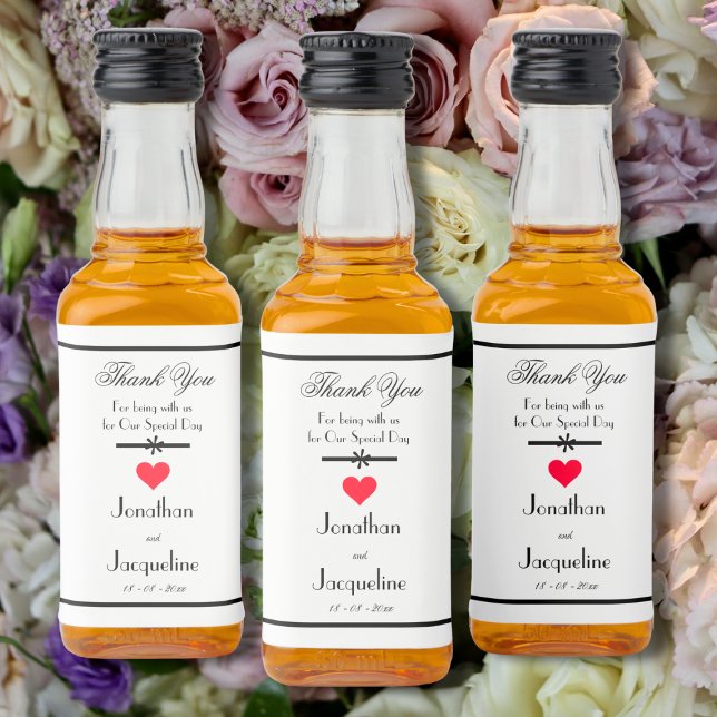 Elegante Hochzeit Danke Mini Liquor Flasche Etiket Alkoholflaschenetikett (“Thank You” Mini Liquor Bottle Label. Modern classic white with fancy black script and red heart.)