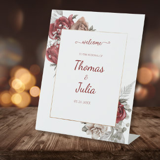 Elegante Hochzeit mit Burgund Florals Willkommen Sockelschild