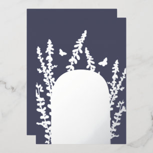 Elegante Hochzeit mit Gartenlaub und Schmetterling Folieneinladung