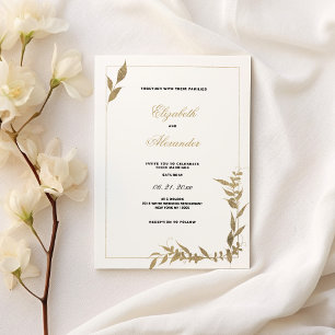 Elegante Hochzeit mit weißem und goldenem Blattwer Einladung