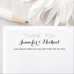 Elegante Hochzeit Vielen Dank, dass Sie das Adress<br><div class="desc">Erstellen Sie Ihre eigene individuelle, personalisierte, einfache, elegante, moderne schlichte Weiß Dankeschön an Rücksendeaufkleber. Geben Sie einfach den Namen und die Adresse der Braut & Bräutigam / Ehefrau & Ehemann ein. Eleganter Dank an Rücksendeadressen-Aufkleber für die Nutzung bei Hochzeit, Heiratsjubiläum, Geburtstag, Brautparty, Babydusche, Feiertagen, oder anderen besondere Anlass verwandte Mailings....</div>