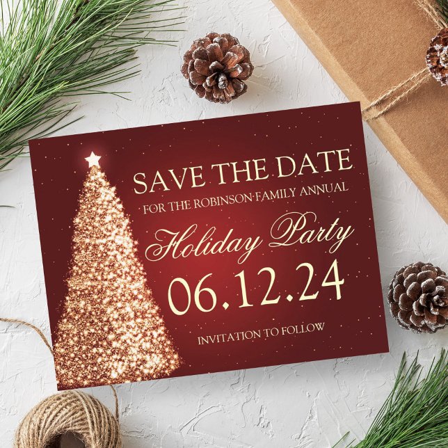 Elegante Holiday Party Save the Date Gold Red Ankündigungspostkarte (Elegant Holiday Party Save The Date Gold Red Announcement Postcard)