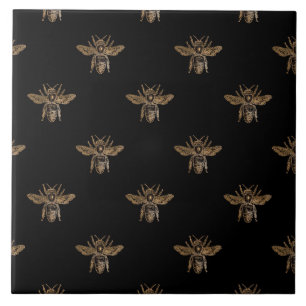 Elegante Hummel-Goldbiene vor schwarzem Hintergrun Fliese