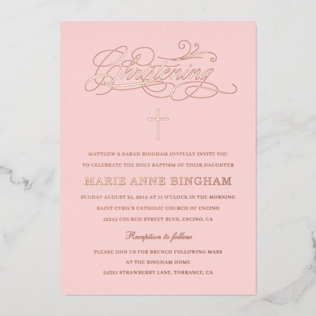 Elegante Kalligrafie Christening Blush Rose Folieneinladung (Vorderseite)