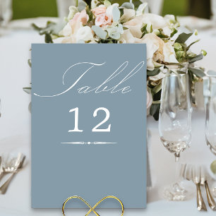 Elegante Kalligrafie Dusty Blue Hochzeit Tischnummer