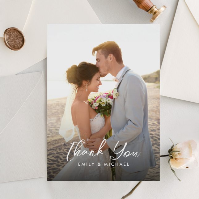 Elegante Kalligrafie Staubblau Foto Hochzeit Dankeskarte (Elegant photo thank you card with white calligraphy script)
