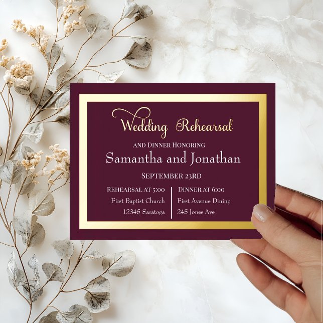 Elegante Kalligraphie auf der dunklen Lila Probe-K Folie Einladungspostkarte (Von Creator hochgeladen)