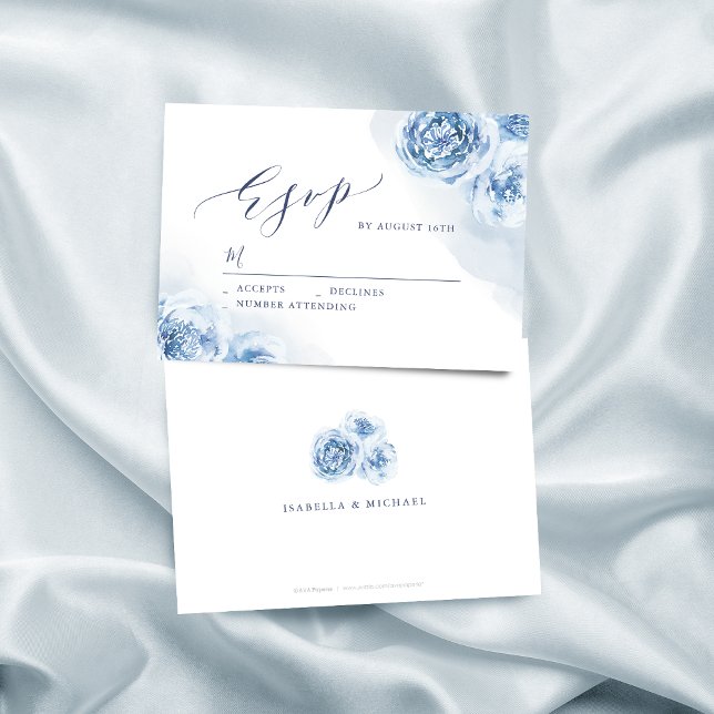 Elegante kalligraphische Hochzeit mit dustigem blü RSVP Karte (Elegant calligraphy dusty blue floral wedding RSVP card)
