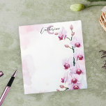 Elegante Klassik Wasserfarben Rosa Notizblock<br><div class="desc">Die Einführung unseres eleganten und anpassbaren Notizbuches ist ideal, um Ihren täglichen Noten und Erinnerungen eine Touch an Eleganz hinzuzufügen. Das Design ist mit einer zarten Anordnung von rosa Moth Orchideen versehen, die auf der rechten Seite entlang gehen und eine ruhige und beruhigende Ästhetik erzeugen. Die obere links Ecke zeigt...</div>