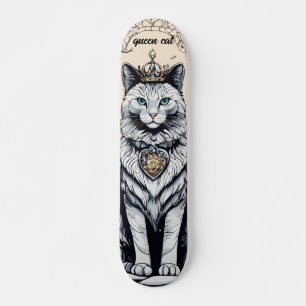 Elegante Königinnen-Katze: Elegantes Skateboard-De Skateboard