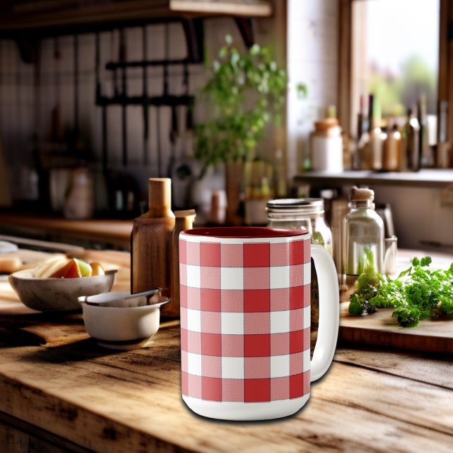 Elegante Landschaft Picnic White Red Checkered Zweifarbige Tasse (Von Creator hochgeladen)