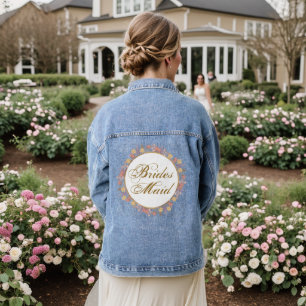Elegante lavendelfarbene Blumenbrautjungfer Jeansjacke